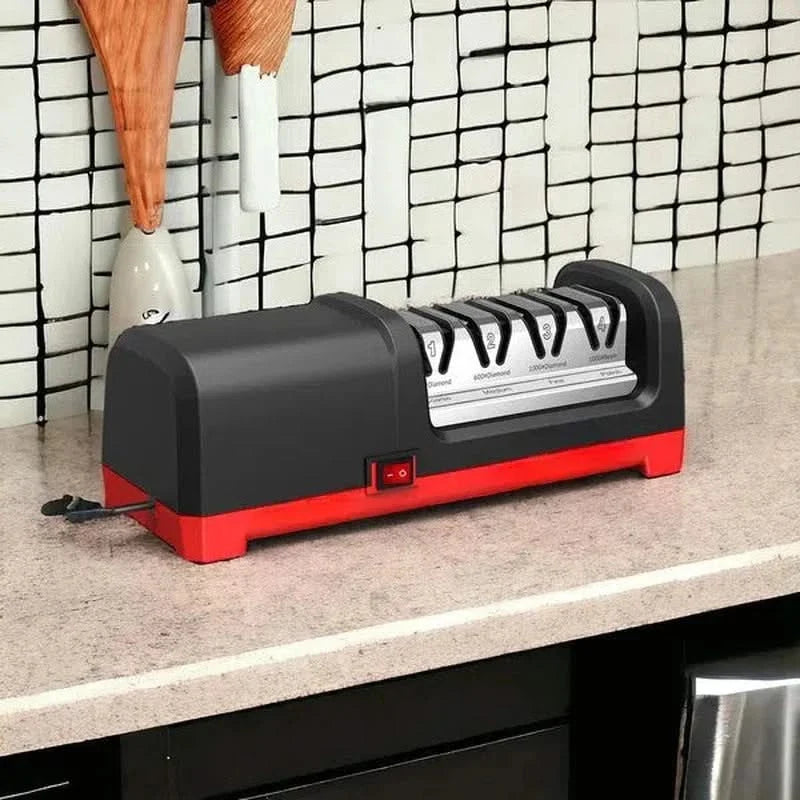 Aiguiseur de couteaux électrique 4 étapes en situation dans une cuisine pour un affûtage rapide et précis